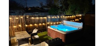 2-bedroom house in soothing Carmichael with cool AC breeze and Hot Tube