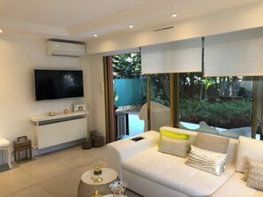 Living area - Cannes center, Apartment 70m2 with 300m2 garden.like a house.2 bedrooms (Cannes)