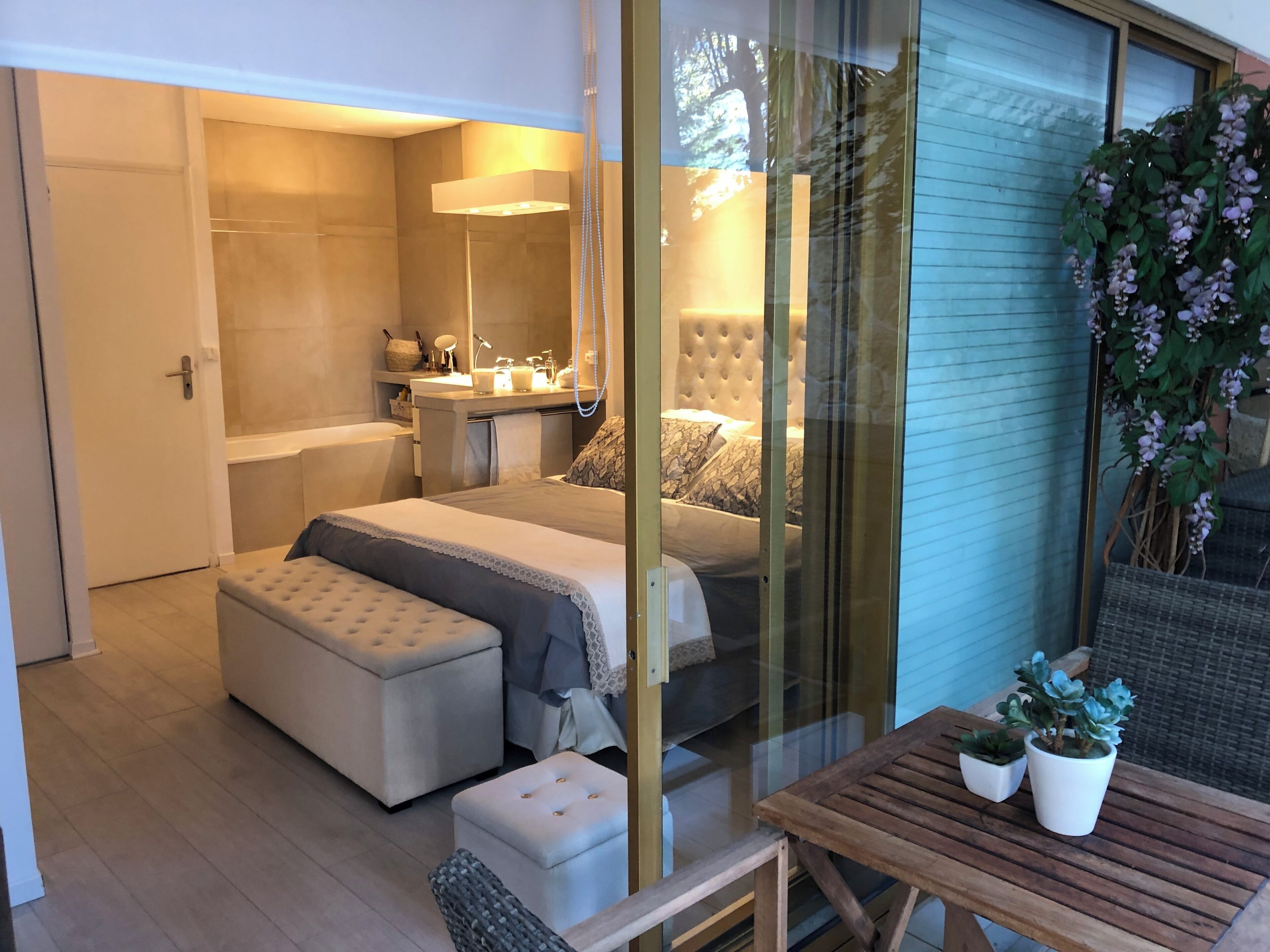 2 chambres, fer et planche à repasser, Wi-Fi, draps fournis