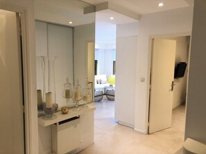 Interior - Cannes center, Apartment 70m2 with 300m2 garden.like a house.2 bedrooms (Cannes)