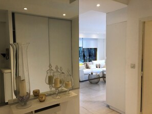 Interior - Cannes center, Apartment 70m2 with 300m2 garden.like a house.2 bedrooms (Cannes)