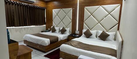 Desk, laptop workspace, iron/ironing board, free WiFi