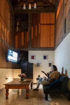 Unclassified image, 2 of 50, button