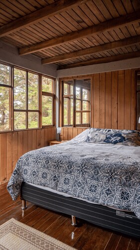 Cozy Forest Cabin w/ Fire Pit • Gated Community - Near Guatemala City