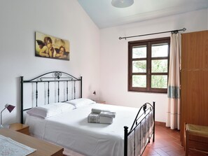 Strygejern/strygebræt, internetforbindelse, sengetøj