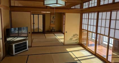 Spacious Mountain House in Myōkō