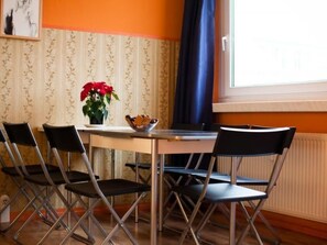 Dining - Große Ferienwohnung in Berliner Innenstadt by Interhome (Berlin)