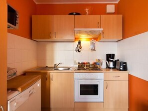 Fridge, microwave, oven, dishwasher - Große Ferienwohnung in Berliner Innenstadt by Interhome (Berlin)