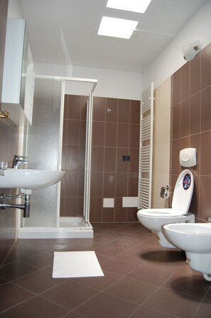 Towels - Ein-Zimmer-Wohnung 'Romantica' mit Terrasse by Interhome (Desenzano)