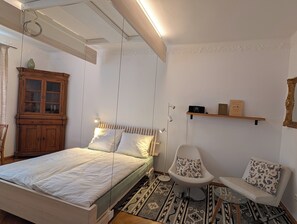 1 bedroom, bed sheets