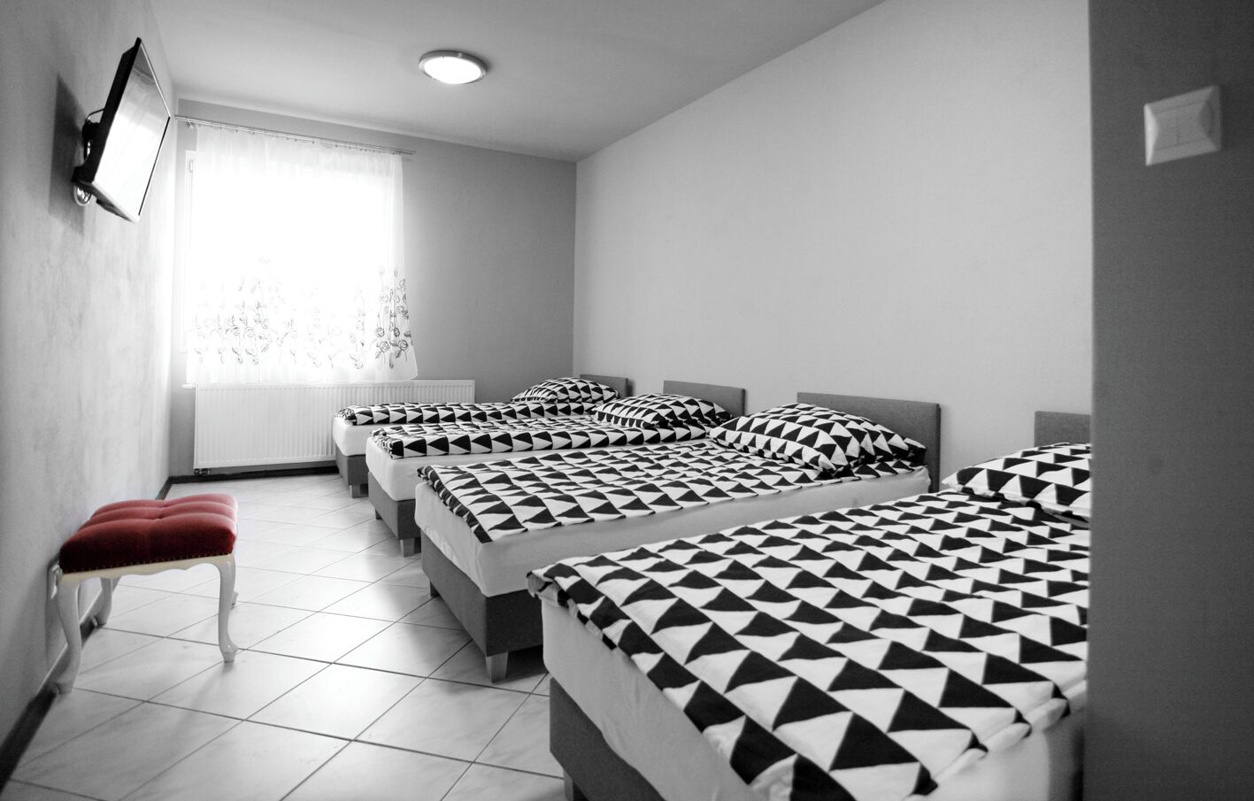 베이직 쿼드룸 | 암막 커튼, 다리미/다리미판, 무료 WiFi