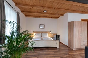 Unclassified image, 2 of 36, button - Studio Apartment 'Schrotthof Rose' with Mountain View, Shared Terrace and Wi-Fi (Schrambach)