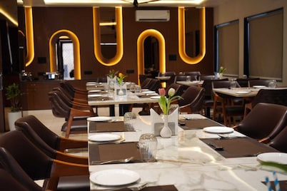 Hotel Golden Bird