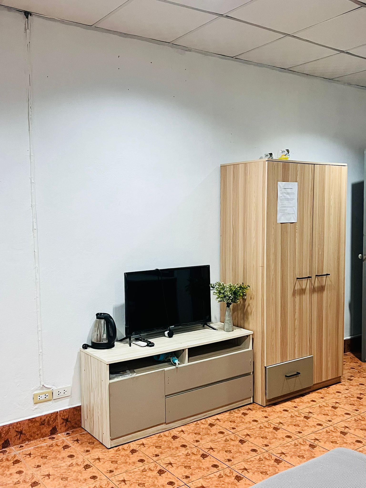 Deluxe Room With Balcony | Living area