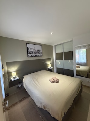 1 bedroom, iron/ironing board, WiFi, bed sheets - Villa Primavera in Sanary sur mer, close to the port and Portissol beach. (Sanary-sur-Mer)