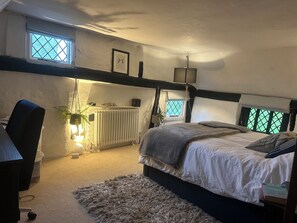6 bedrooms, desk, iron/ironing board, free WiFi - Large Country House in Sussex (Cowfold)