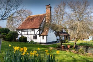 Exterior - Large Country House in Sussex (Cowfold)