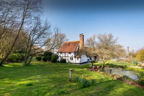 Exterior - Large Country House in Sussex (Cowfold)