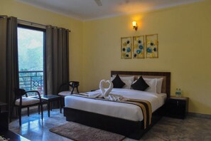 Deluxe Double Room - Pinewood Manor Kasauli (Solan)