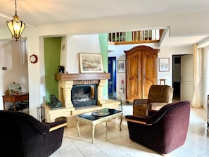 Living area - Large family villa 5 min from the beach - 8 pers - pets welcome (Brem-sur-Mer)