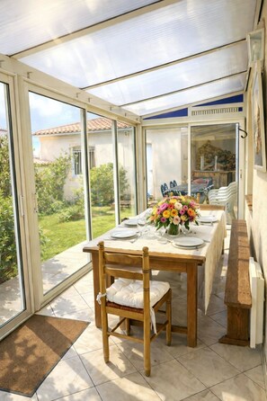 Dining - Large family villa 5 min from the beach - 8 pers - pets welcome (Brem-sur-Mer)