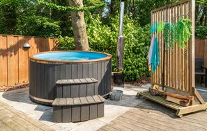 Outdoor spa tub - Beautiful home in Glesborg with WiFi (Glesborg)
