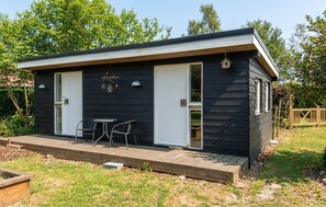 Outdoor dining - Beautiful home in Glesborg with WiFi (Glesborg)