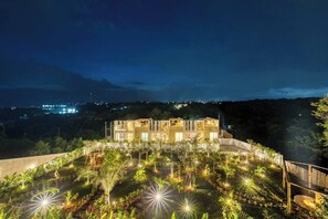 Property grounds - Snow White Villa 2 3-Bedroom Haven near the Beach (Badung Regency Bali)