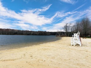 Beach - Wooded Poconos Cabin • Fireplace + Deck + Firepit • Near Jack Frost + Kalahari (Pocono Lake)