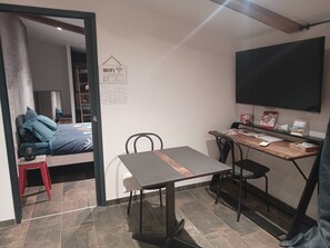 1 bedroom, iron/ironing board, WiFi, bed sheets - Gîte 4 people, air-conditioned, swimming pool, 30mn Puy du Fou, with family or friends. (Chantonnay)
