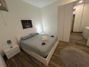 2 bedrooms, iron/ironing board, Internet, bed sheets - Delightful 2-bedroom apartment with AC in Tas-Sliema (Tas-Sliema)