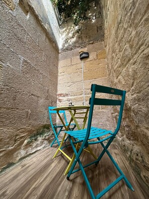Property grounds - Delightful 2-bedroom apartment with AC in Tas-Sliema (Tas-Sliema)