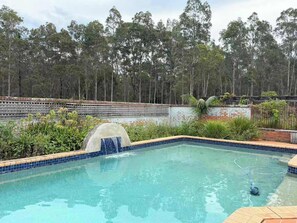 Pool - Spacious Queen + Single Farmhouse Room (Worrigee)