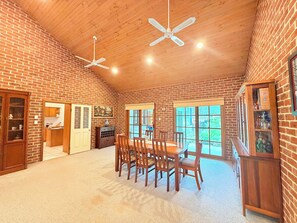 Dining - Spacious Queen + Single Farmhouse Room (Worrigee)