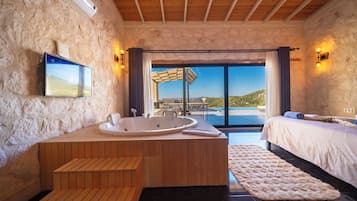 Villa | Premium bedding, iron/ironing board, free cribs/infant beds, free WiFi