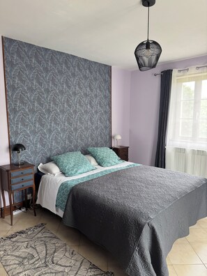 2 chambres, fer et planche à repasser, Wi-Fi, draps fournis