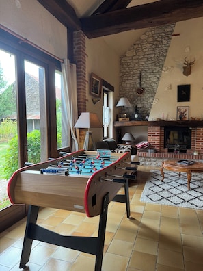 Games room - A quiet, comfortable Sologne-style vacation rental with a lake and a pool—ideal for families (Langon-sur-Cher)