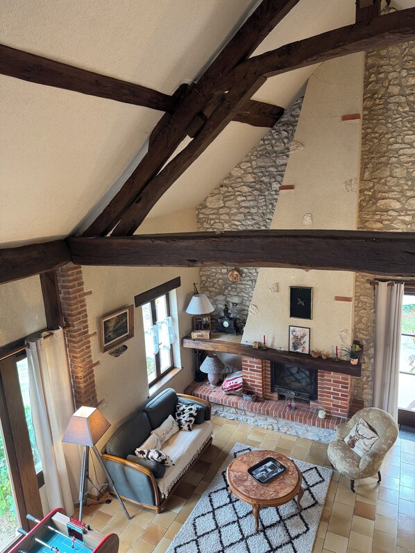 Living area - A quiet, comfortable Sologne-style vacation rental with a lake and a pool—ideal for families (Langon-sur-Cher)