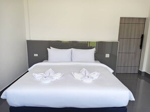 Studio, 1 King Bed, Non Smoking, Garden View | Desk, free WiFi - Pearlix Koh Mook (Ko Mook)