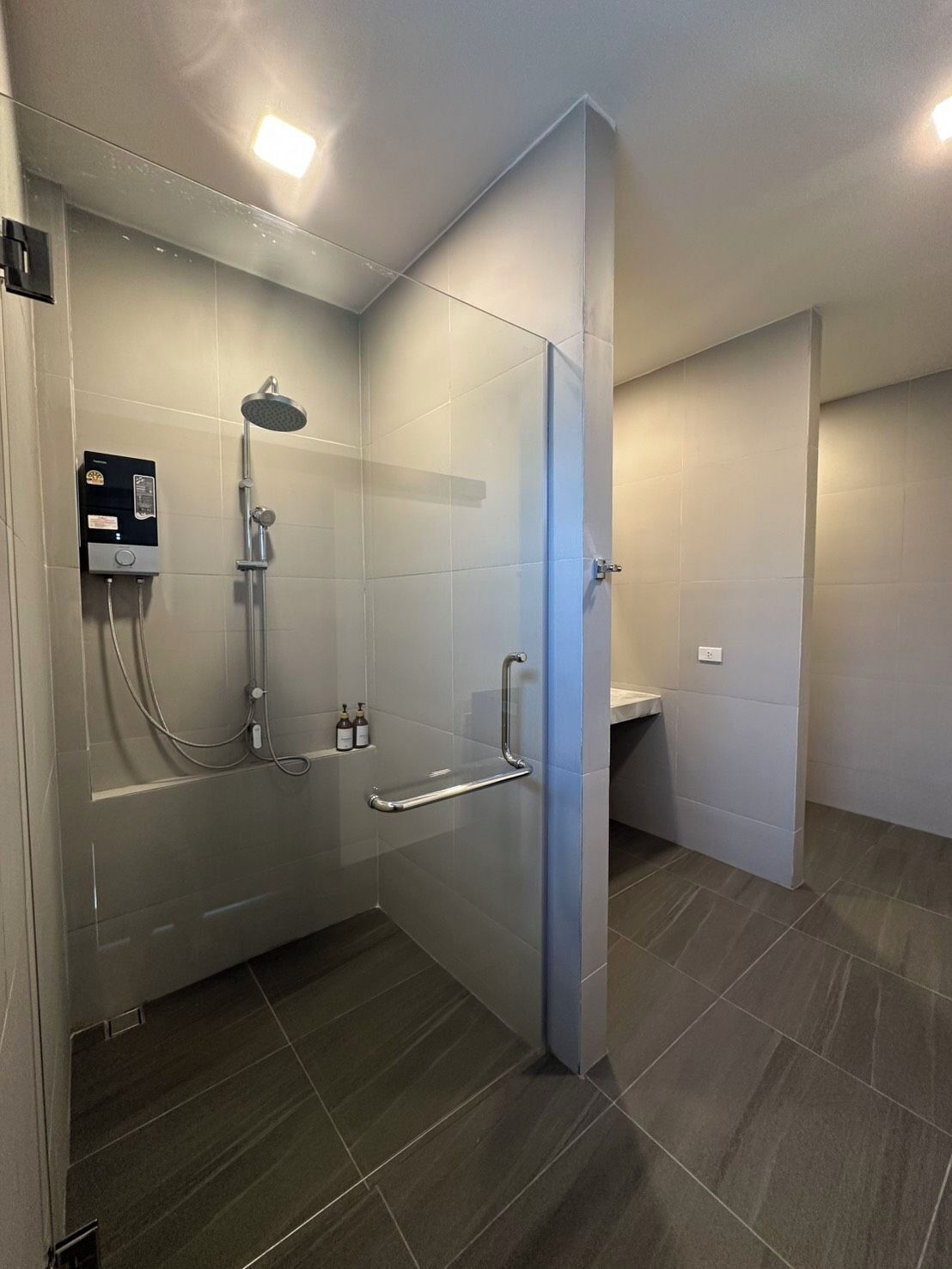 Studio, 1 King Bed, Non Smoking, Garden View | Bathroom | Shower, hair dryer, towels, soap