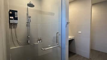 Studio, 1 King Bed, Non Smoking, Garden View | Bathroom | Shower, hair dryer, towels, soap