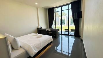 Studio, 1 kingsize bed, niet-roken, uitzicht op tuin | Een bureau, gratis wifi