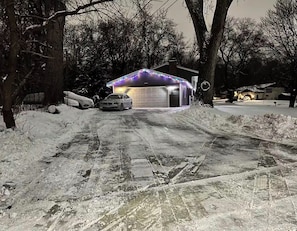 Unclassified image, 5 of 21, button - Room2: Peaceful and Relaxing (Brooklyn Park)