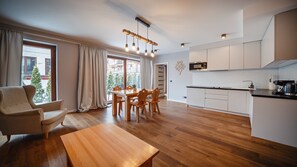 Căn hộ (2C) | Bếp riêng | Tủ lạnh, bếp nấu, ấm điện, dụng cụ nấu nướng/bát dĩa/dao nĩa 