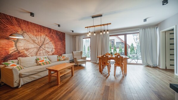 Apartment (2C) | Wohnbereich | Flachbildfernseher