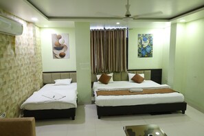 Family Suite, City View - Vallabh Vilas (Narmadapuram)