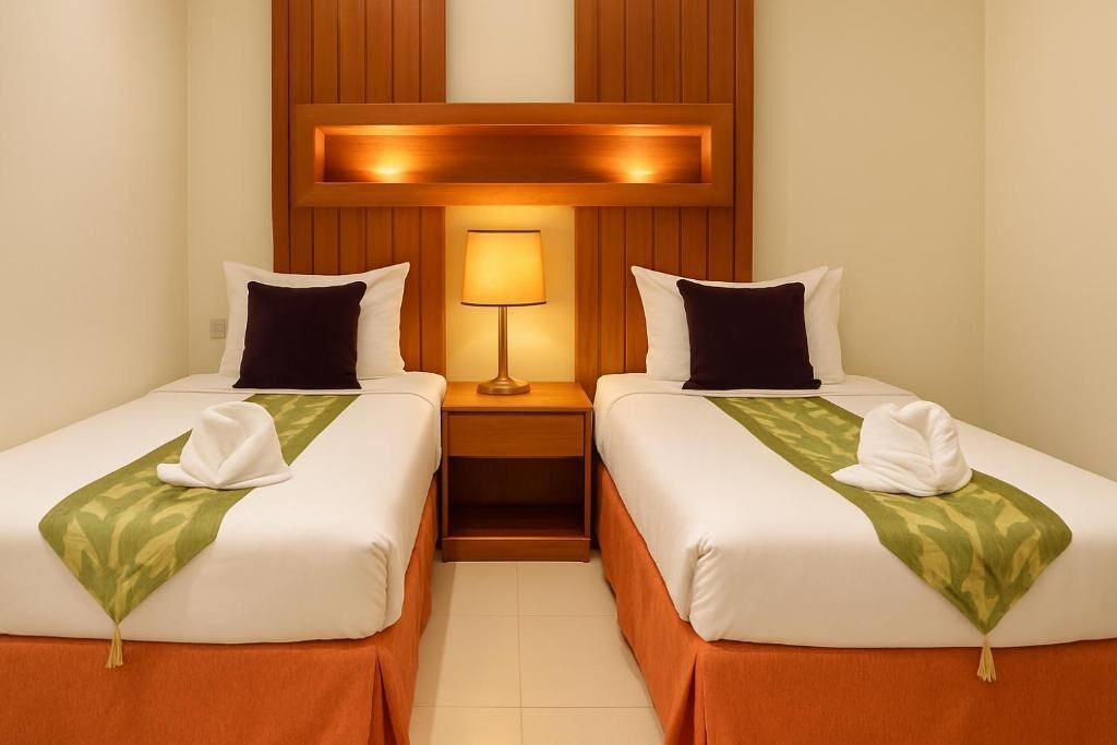 Habitación con 2 camas individuales, balcón, vistas a la ciudad