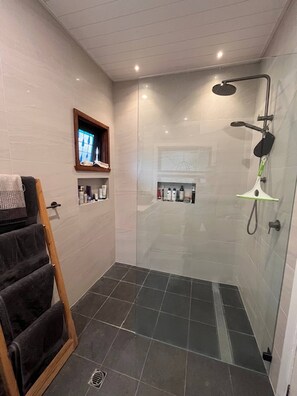 Shower, hair dryer - 3-Bedroom Coastal Escape Walk to MacMasters Beach (MacMasters Beach)
