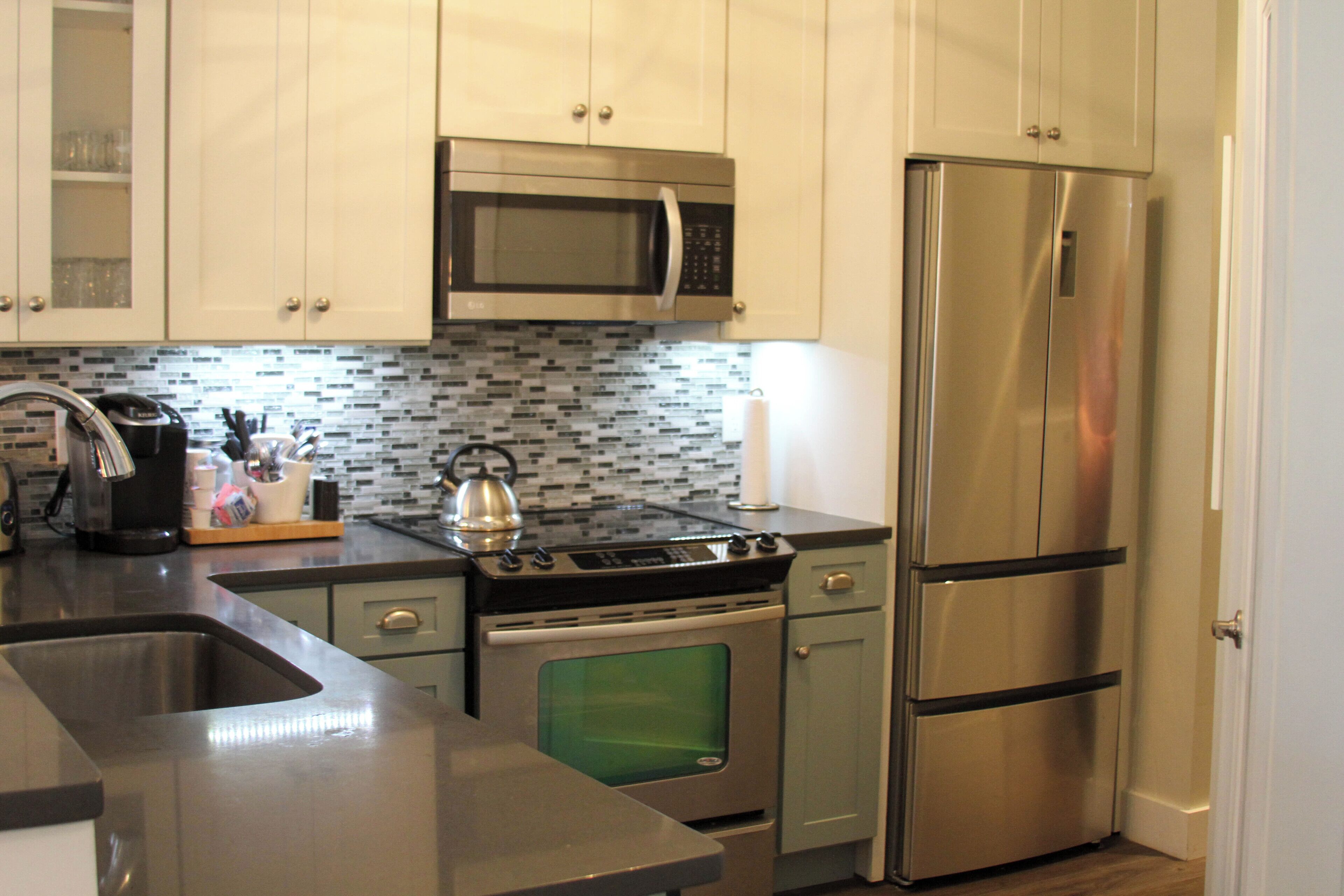 Hus, balkong, bakgårdsutsikt