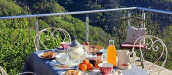 Guest Room “La Chambre des Fleurs” with Shared Pool, Private Terrace and Wi-Fi